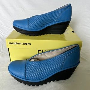 Fly London Yena 685 Fly Wedge Round Toe Court Shoe Leather Slip on Blue size 39